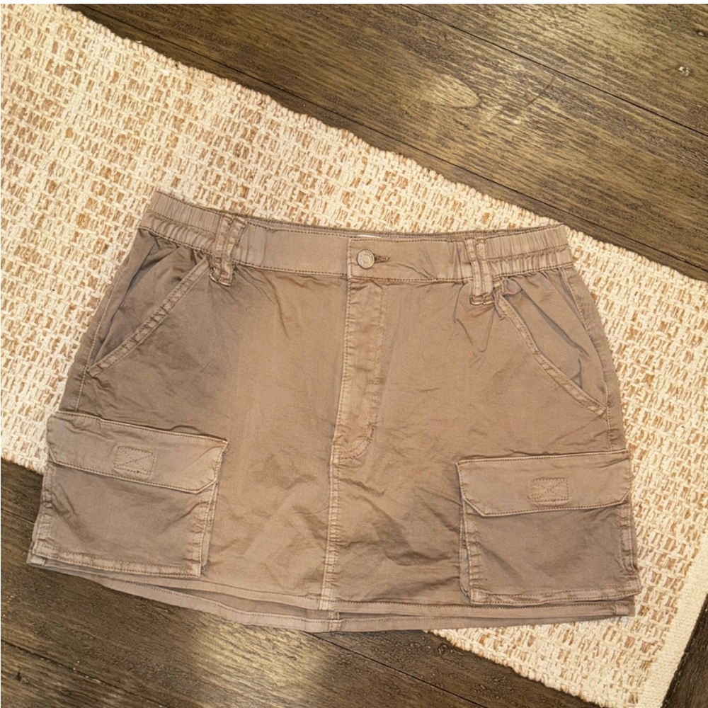 PacSun Y2K Tan Cargo Style Mini Skirt Large Side Pockets Size Large Used